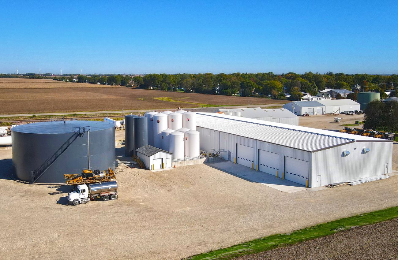 Liquid Fertilizer Tanka and Chemical Warehouse at Conserv FS Waterman, Illinois