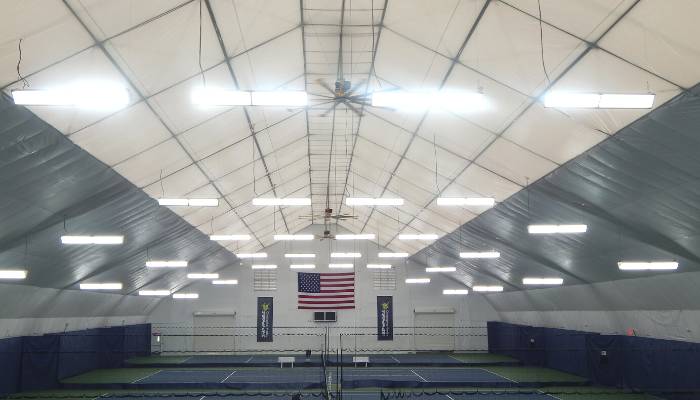 Indoor complex for tennis courts